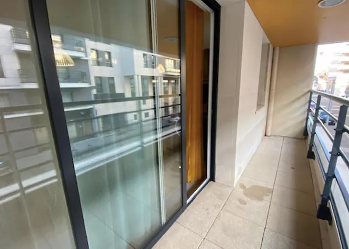 Cosy Apartment With Balcony In The Heart Of Caen