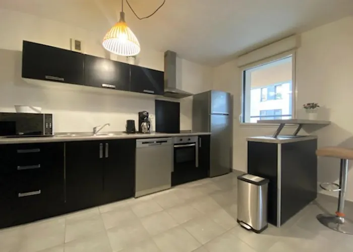 Cosy Apartment With Balcony In The Heart Of Caen
